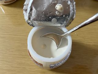 매일바이오 그릭요거트 오리지널 플레인 4개, 로스터리 커피믹스 4개 — 5점을 준 리뷰어가 2021년 12월 올린 사용 사진