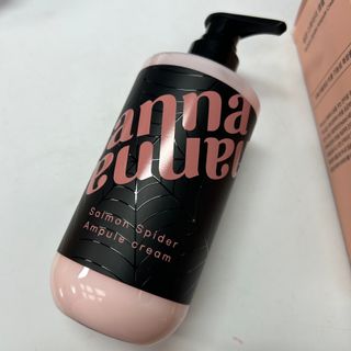 난나 살몬 스파이더 검버섯 미백 톤업 화이트닝 연어 앰플 크림 300ml 대용량 — 5점을 준 리뷰어가 2022년 11월 올린 사용 사진