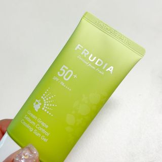 [후르디아] 겉보속촉 피지 컨트롤 청포도 선젤 — 5점을 준 리뷰어가 2023년 7월 올린 사용 사진