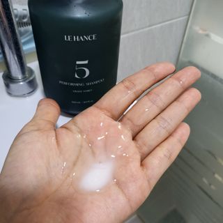 르핸스 퍼포밍 5 샴푸 비반트 포렛/베티버 포그 — 5점을 준 리뷰어가 2022년 12월 올린 사용 사진