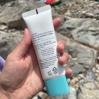 리더스코스메틱 리더스 카밍 바이오틱스 선 에센스 SPF 50+ PA++++ — 5점을 준 리뷰어가 2022년 7월 올린 사용 사진