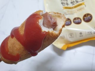 오마뎅 한우핫도그 — 5점을 준 리뷰어가 2021년 6월 올린 사용 사진