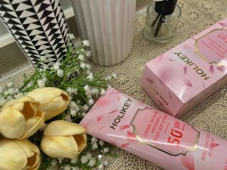 홀리키 체리 블러썸 화이트닝 바디 선 로션 — 5점을 준 리뷰어가 2023년 6월 올린 사용 사진