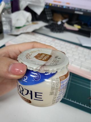 매일바이오 그릭요거트 오리지널 플레인 4개, 로스터리 커피믹스 4개 — 4점을 준 리뷰어가 2021년 12월 올린 사용 사진