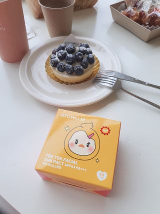 아토팜 톡톡 페이셜 선팩트 SPF43 PA+++ — 5점을 준 리뷰어가 2021년 3월 올린 사용 사진
