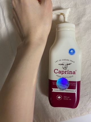 카프리나 프레쉬 산양밀크 모이스춰라이징 바디로션 350ml(오리지널향) — 4.5점을 준 리뷰어가 2022년 12월 올린 사용 사진