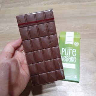 당류2g 자일리톨로 단맛을낸 슈카 퓨어비건 무설탕초콜릿 Xucker vegan 2개입 — 3점을 준 리뷰어가 2021년 4월 올린 사용 사진