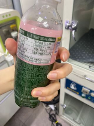 더그레잇티 콤부차 [매일유업] 더그레잇티 44kcal 콤부차 300ml *12개입 (오리지널 6개+베리리치 6개) — 4점을 준 리뷰어가 2023년 8월 올린 사용 사진