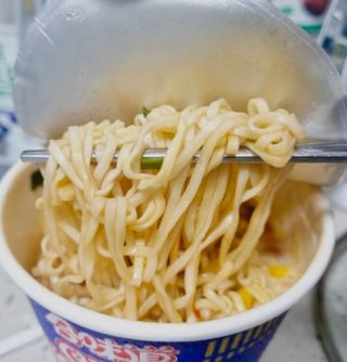 NISSIN 닛신 컵누들  4종 - 씨푸드오리지날, 씨푸드 스파이시, 씨푸드 커리, 씨푸드 XO소스 — 3.5점을 준 리뷰어가 2023년 1월 올린 사용 사진