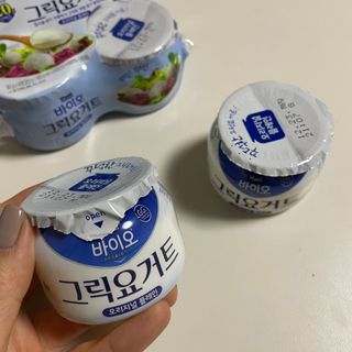 매일바이오 그릭요거트 오리지널 플레인 4개, 로스터리 커피믹스 4개 — 5점을 준 리뷰어가 2021년 12월 올린 사용 사진