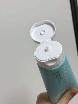 오투에니원 화이트 스완 퍼펙트 폼 클렌징 150g 퍼프증정 — 5점을 준 리뷰어가 2022년 12월 올린 사용 사진