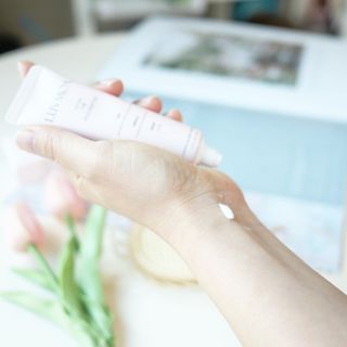 러브모아 향수 고체향수 승무원 고체향수 바르는 향수 니치향수 도손 우드세이지 앤 씨솔트 — 5점을 준 리뷰어가 2022년 12월 올린 사용 사진