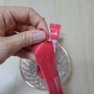 [인디닥터] 타이탄 BCAA 프로틴 젤리스틱 — 5점을 준 리뷰어가 2022년 6월 올린 사용 사진
