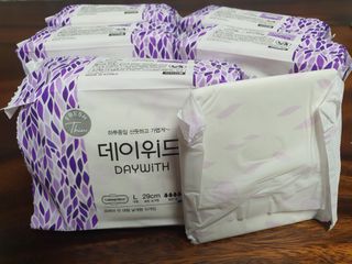 나무드 [데이위드] 국내생산 생리대 가벼운 초 슬림핏 프레쉬 씬 순면커버 생리대 10개입X1팩 — 5점을 준 리뷰어가 2021년 10월 올린 사용 사진