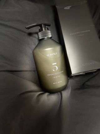 르핸스 퍼포밍 5 샴푸 비반트 포렛/베티버 포그 — 5점을 준 리뷰어가 2022년 12월 올린 사용 사진