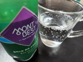 몽베스트 Montbest with Sparkling water Plain 20병 — 5점을 준 리뷰어가 2022년 8월 올린 사용 사진