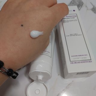 셀프 모이스처라이징 프로텍션 크림 셀프 모이스처라이징 프로텍션크림 — 5점을 준 리뷰어가 2022년 4월 올린 사용 사진