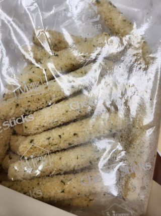 디케이식품(주) 고르곤졸라&모짜렐라 치즈스틱 400g — 5점을 준 리뷰어가 2023년 3월 올린 사용 사진