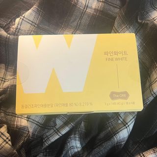 디오르 파인화이트 — 4점을 준 리뷰어가 2022년 2월 올린 사용 사진