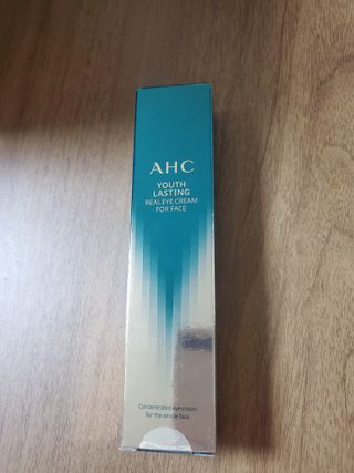 [NEW 탄력유턴 아이크림] AHC 유스 래스팅 리얼 아이크림 포 페이스 — 5점을 준 리뷰어가 2021년 4월 올린 사용 사진