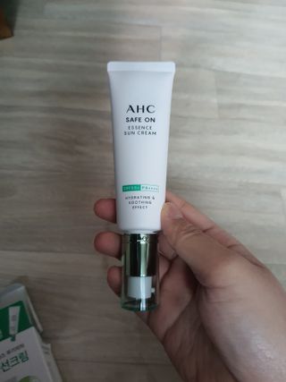 [AHC] 세이프온 에센스 선크림 올리브영 스페셜 증정 기획세트 — 5점을 준 리뷰어가 2022년 6월 올린 사용 사진