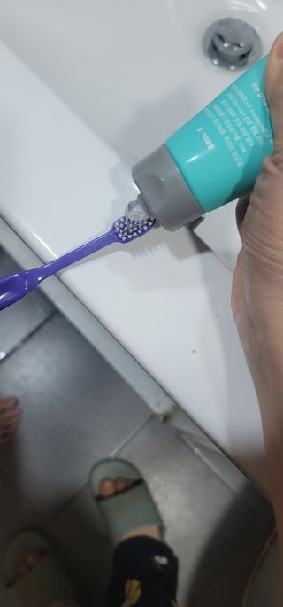 치과에서 쓰는 치약 _ 라벨제로 저불소 꼬마, 키즈, 유아, 베이비, 주니어 안전한 어린이치약 — 5점을 준 리뷰어가 2023년 1월 올린 사용 사진