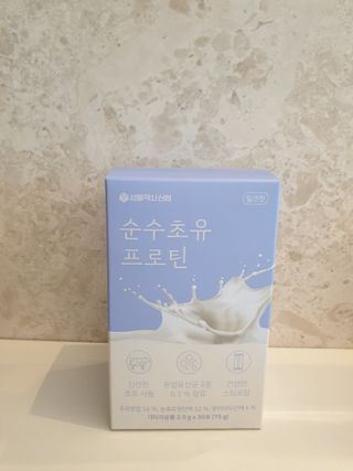 서울약사신협_순수초유프로틴_2.5gx30포 — 5점을 준 리뷰어가 2021년 11월 올린 사용 사진