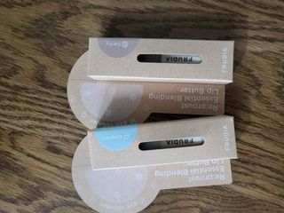 [후르디아] 올리브영 착한보습 비건 립버터 2종 — 5점을 준 리뷰어가 2023년 2월 올린 사용 사진