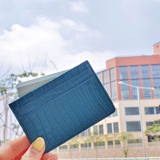 헤임달 Glossy 악어가죽 카드지갑 — 5점을 준 리뷰어가 2021년 5월 올린 사용 사진