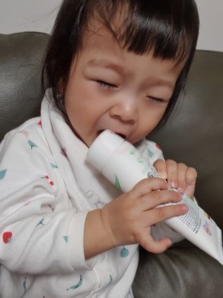 mom e 맘이 내추럴 베이비 케어 크림+바디오일 — 5점을 준 리뷰어가 2021년 1월 올린 사용 사진