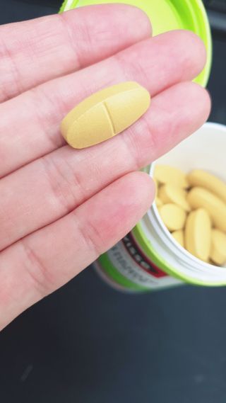 Swisse 스위스 고함량 밀크씨슬 35,000mg 60정 — 5점을 준 리뷰어가 2021년 11월 올린 사용 사진
