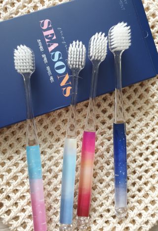 에브리모먼트 에브리 모먼트 칫솔 Every moment toothbrush — 5점을 준 리뷰어가 2022년 5월 올린 사용 사진