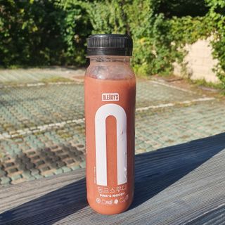 BLENDY'S 핑크 스무디+블론디 스무디 — 5점을 준 리뷰어가 2021년 9월 올린 사용 사진