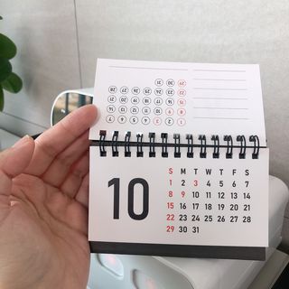 리훈 2024년달력 언더모니터 미니 탁상달력 — 4점을 준 리뷰어가 2023년 10월 올린 사용 사진