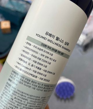 유메이 웰니스 샴푸 + 유메이 스칼프 브러쉬 — 5점을 준 리뷰어가 2022년 1월 올린 사용 사진