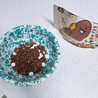 스낵스 와그작후루룩 3종_카카오2봉+아몬드2봉+딸기2봉 (총 6봉) — 5점을 준 리뷰어가 2024년 2월 올린 사용 사진