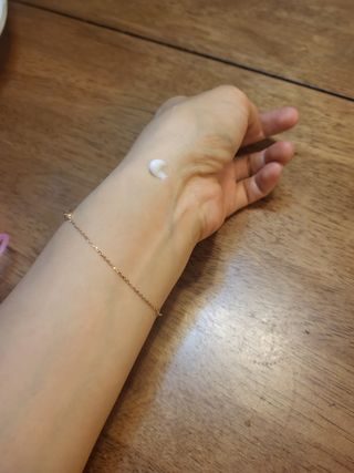 러브모아 향수 고체향수 승무원 고체향수 바르는 향수 니치향수 도손 우드세이지 앤 씨솔트 — 2.5점을 준 리뷰어가 2022년 10월 올린 사용 사진