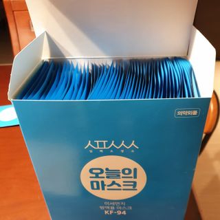 [심폐소생소] KF94 오늘의 마스크 대형 — 5점을 준 리뷰어가 2021년 12월 올린 사용 사진