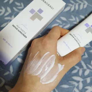 바노바기 코스메틱 바노바기 밀크씨슬 리페어 시카 선스크린 플러스 50ml — 5점을 준 리뷰어가 2023년 1월 올린 사용 사진