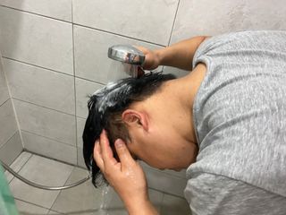 유메이 웰니스 샴푸 + 유메이 스칼프 브러쉬 — 5점을 준 리뷰어가 2022년 1월 올린 사용 사진