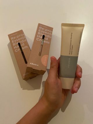 [후르디아] 끈적임 없는 착한성분 비건  핸드크림 3종 — 5점을 준 리뷰어가 2022년 11월 올린 사용 사진