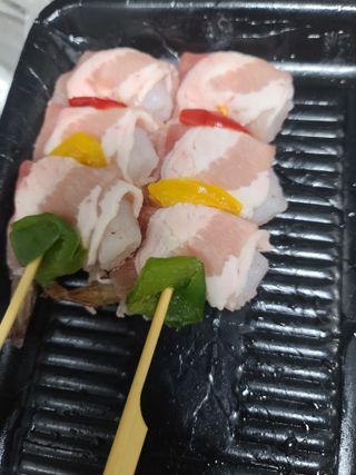 [다물꼬치] 삼겹새우롤꼬치 5개입 350g  + 데리야끼소스 120g + 매운고추소스 120g — 5점을 준 리뷰어가 2021년 11월 올린 사용 사진