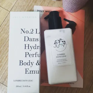 줄라이 모닝 _ JULY MORNING 줄라이모닝 하이드레이팅 퍼퓸드 바디앤핸드 에멀젼 — 5점을 준 리뷰어가 2022년 3월 올린 사용 사진