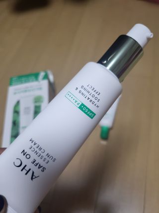 [AHC] 세이프온 에센스 선크림 올리브영 스페셜 증정 기획세트 — 4점을 준 리뷰어가 2022년 6월 올린 사용 사진