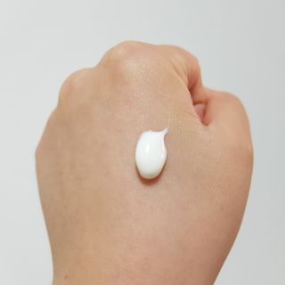 바르셀 톤업 무기자차 자외선차단제 순한 선크림 인텐시브 선 젠 50ml — 5점을 준 리뷰어가 2021년 11월 올린 사용 사진