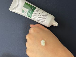 랑벨 랑바이오 블랙 시카 크림 50ml(블랙비 프로폴리스, 시카 4종, 판테놀 10 함유) — 5점을 준 리뷰어가 2023년 2월 올린 사용 사진