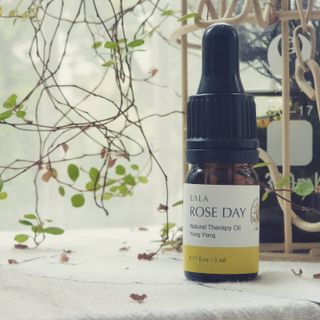 라라로즈데이 시즌2 천연 아로마오일 Y존 케어 속옷향수 이너퍼퓸 5ml  여성의 자존감을 UP시키자 — 4점을 준 리뷰어가 2021년 10월 올린 사용 사진