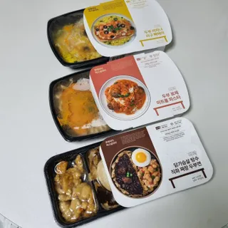 직탁 식단관리 3종 도시락 (두부 라자냐 라구빠에야, 두부로제 미트볼파스타, 닭탕수 직화 짜장 두부면) — 5점을 준 리뷰어가 2022년 6월 올린 사용 사진