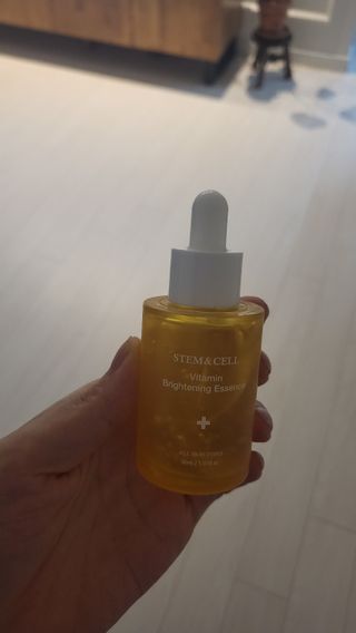 체르엠 스템앤셀 비타민 브라이트닝 에센스 30ml 1개 — 5점을 준 리뷰어가 2021년 11월 올린 사용 사진