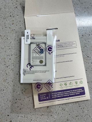 아클리브 Eco 항균 항바이러스 액정 보호필름(iPhone) — 5점을 준 리뷰어가 2022년 7월 올린 사용 사진